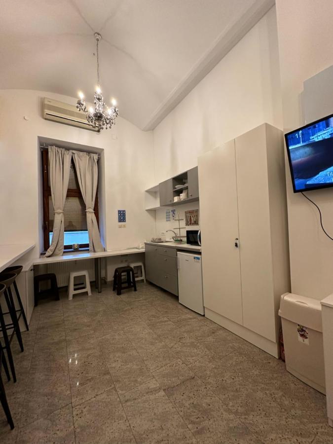 Hostel Opera ลูบลิยานา ภายนอก รูปภาพ