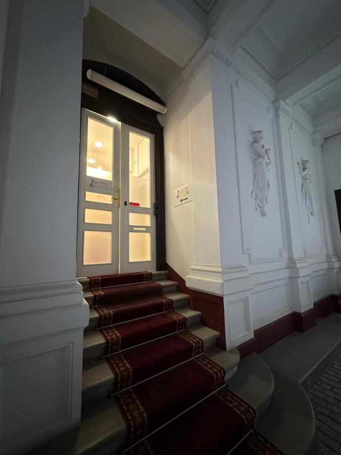 Hostel Opera ลูบลิยานา ภายนอก รูปภาพ