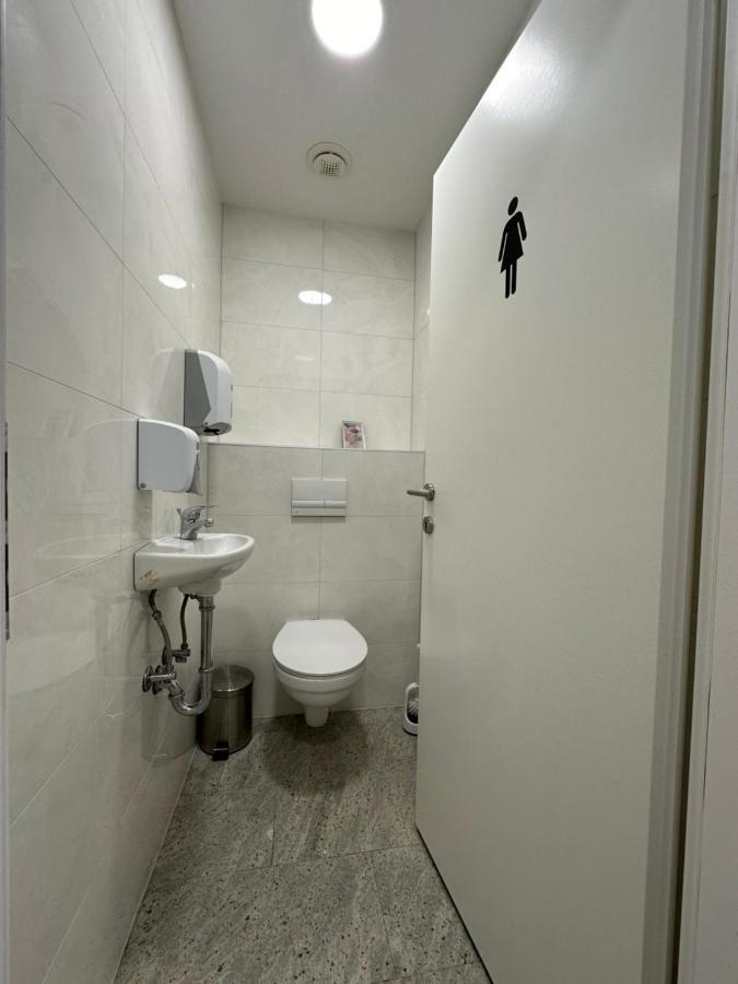 Hostel Opera ลูบลิยานา ภายนอก รูปภาพ