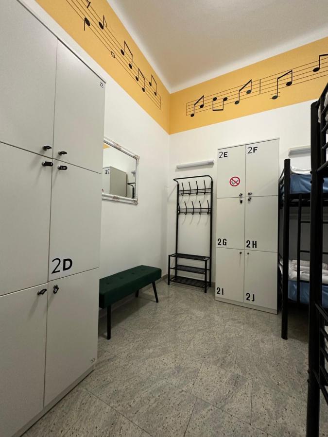 Hostel Opera ลูบลิยานา ภายนอก รูปภาพ